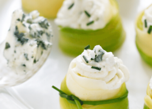 Nids de courgettes et chantilly au Roquefort Société Bio