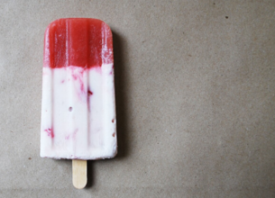 Sucettes glacées au skyr et aux fruits 