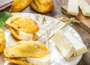 Madeleines aux lardons et Brique de brebis Lou Pérac