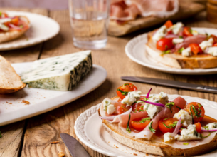 Tartines au jambon de Bayonne et bleu de brebis Société