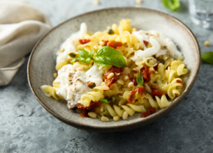 Fusillis aux tomates cerises, poivrons et Rondelé Ail de Garonne et fines herbes