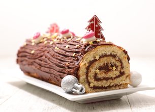 Comment rouler un biscuit pour une bûche ?