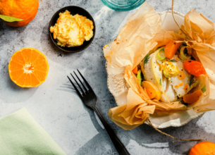 Cabillaud et beurre d’agrumes Président en papillote, légumes d'hiver
