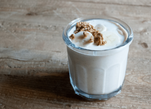 Smoothie à la banane et beurre de cacahuète 