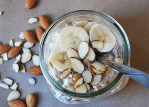 Flocons d’avoines à la banane et aux amandes