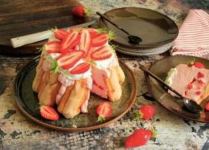 Charlotte aux fraises et chantilly maison 