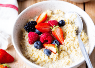 Pudding veggie, quinoa au lait et fruits rouges
