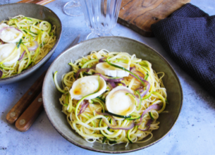 Capellini aux courgettes, oignons caramélisés, miel et chèvre