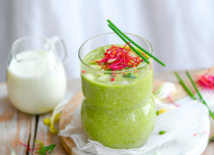 Velouté d'asperges au Kéfir Kremly & aux amandes