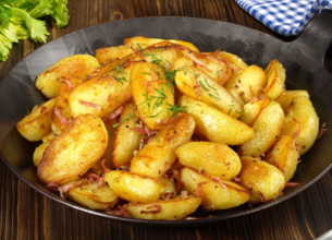 Poêlée de pommes de terre aux lardons et au fromage