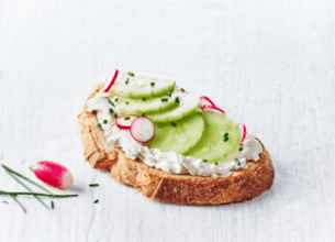 Tartine fraicheur Labné, concombre et radis