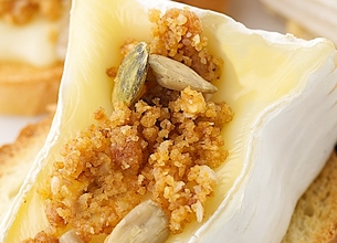 Toasts briochés camembert Président et crumble