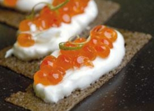 Œufs de saumon & crème salée Bridélice, sur galette de blé noir