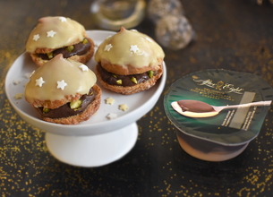 Petits choux à la crème d'After Eight et pistaches