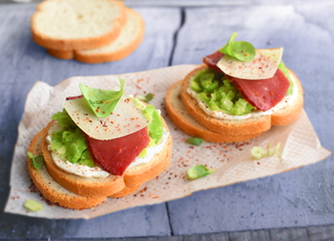 Petits toasts fèves-magrets Istara