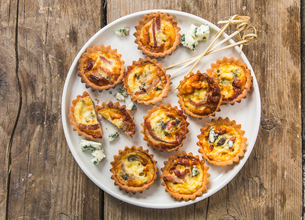 Mini quiches apéritives au Roquefort Société Petit Plaisir