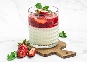 Fondue de fruits rouges au Yaourt goût à la fraise et Smarties®