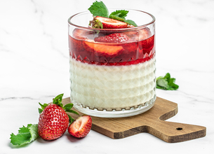 Fondue de fruits rouges au Yaourt goût à la fraise et Smarties®