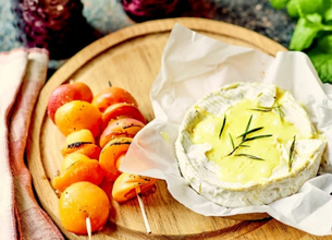 Camembert au Barbecue aux Fruits frais rôtis