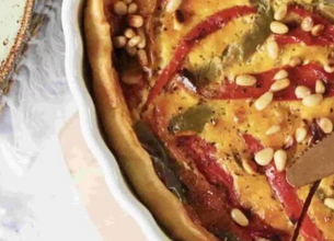 Tarte aux trois poivrons confits et pignons de pin