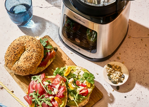 Bagel à la crème d’avocat et feta Salakis