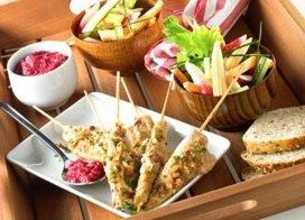 Brochettes de veau, Satay aux noix