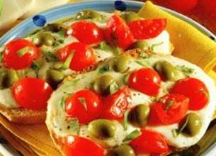 Bruschetta Primavera aux olives vertes et mozzarella