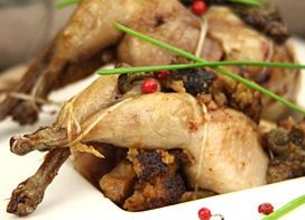 Cailles farcies au veau et aux cèpes