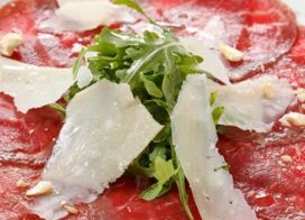 Carpaccio de boeuf, parmesan et asperges vertes
