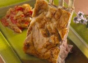 Carré d'agneau avec marmelade d'oignons et poivrons