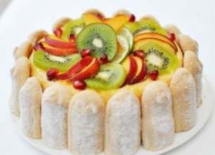 Charlotte aux fruits exotiques