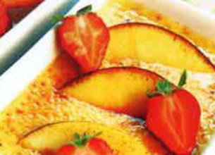 Crème brûlée aux nectarines et aux fraises