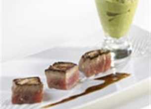 Cubes de thon mi-cuit et guacamole