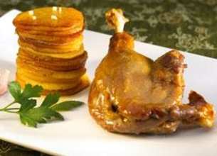 Cuisses de canard confites, pommes de terre salardaises Cuisses de canard confites, pommes de terre salardaises