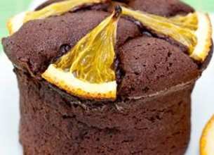 Fondant tiède au chocolat, coulis d'orange