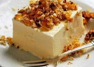 Glace au mascarpone, rhum et noix caramélisées