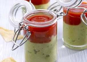 Guacamole au coulis de tomates, mouillettes de brick