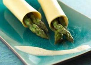 Lasagnes aux asperges, bouillon crémé et beurre salé