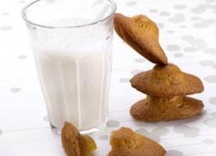 Madeleines au beurre demi-sel et smoothie ananas, banane, coco