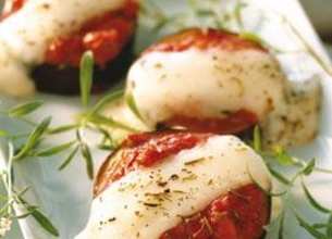 Médaillons d'aubergines à la tomate et mozzarella