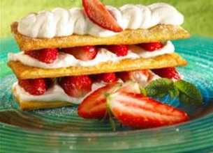 Millefeuille aux fraises et aux petits-suisses