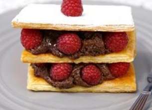 Millefeuilles de mousse choco et framboises