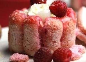 Mini charlottes roses aux litchis et framboises