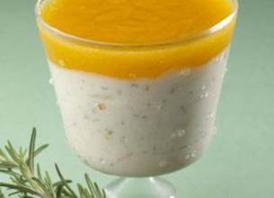 Nougat glacé et coulis d'abricot au romarin