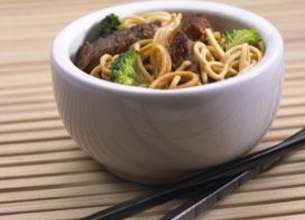 Nouilles chinoises sautées aux boeuf et brocolis