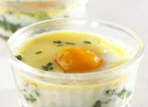 Oeuf cocotte florentine, sauce camembert