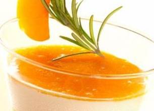 Panna Cotta au Romarin et Marmelade d'abricots au miel