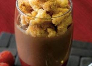 Panna cotta chocolat et coulis de framboises