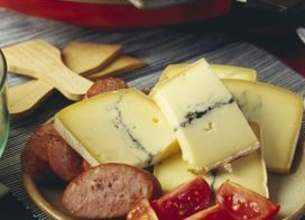 Raclette franc-comtoise au morbier et à la saucisse de Morteau
