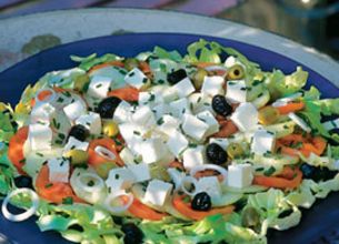 Salade méditerranéenne au fromage de brebis Salakis
